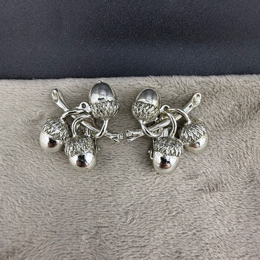 Vintage‎ Estate Acorn Clip On Earrings Silver Tone Nature Theme Textured Dangle